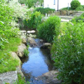 kapelle-moosdorf wasser und bauwerk zusammenspiel